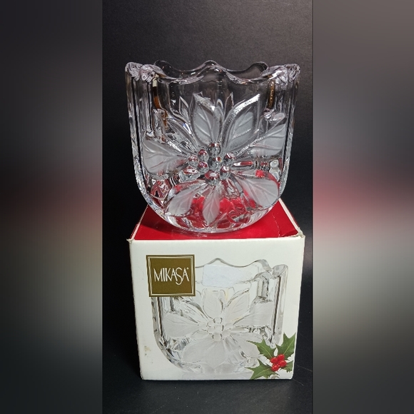 Mikasa Crystal Poinsetta 3.2" Votive Candle Holder~Very Good Condition - Picture 4 of 4